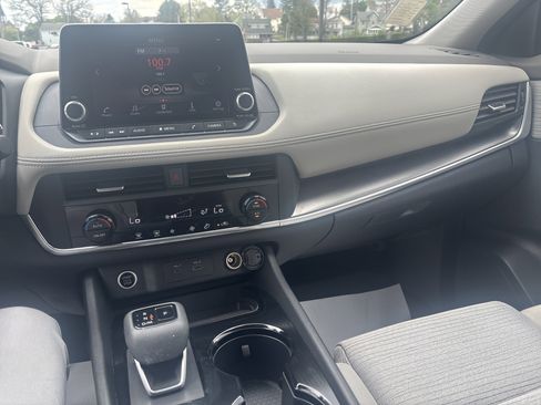 Used 2023 Nissan Rogue SV AWD/4WD image 22