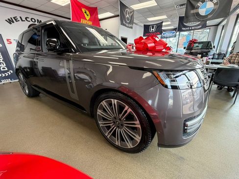 Used 2024 Land Rover Range Rover Long Wheelbase SE AWD/4WD image 19