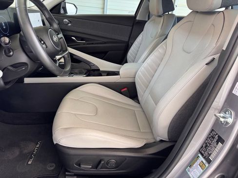 Used 2025 Hyundai Elantra Limited FWD image 11