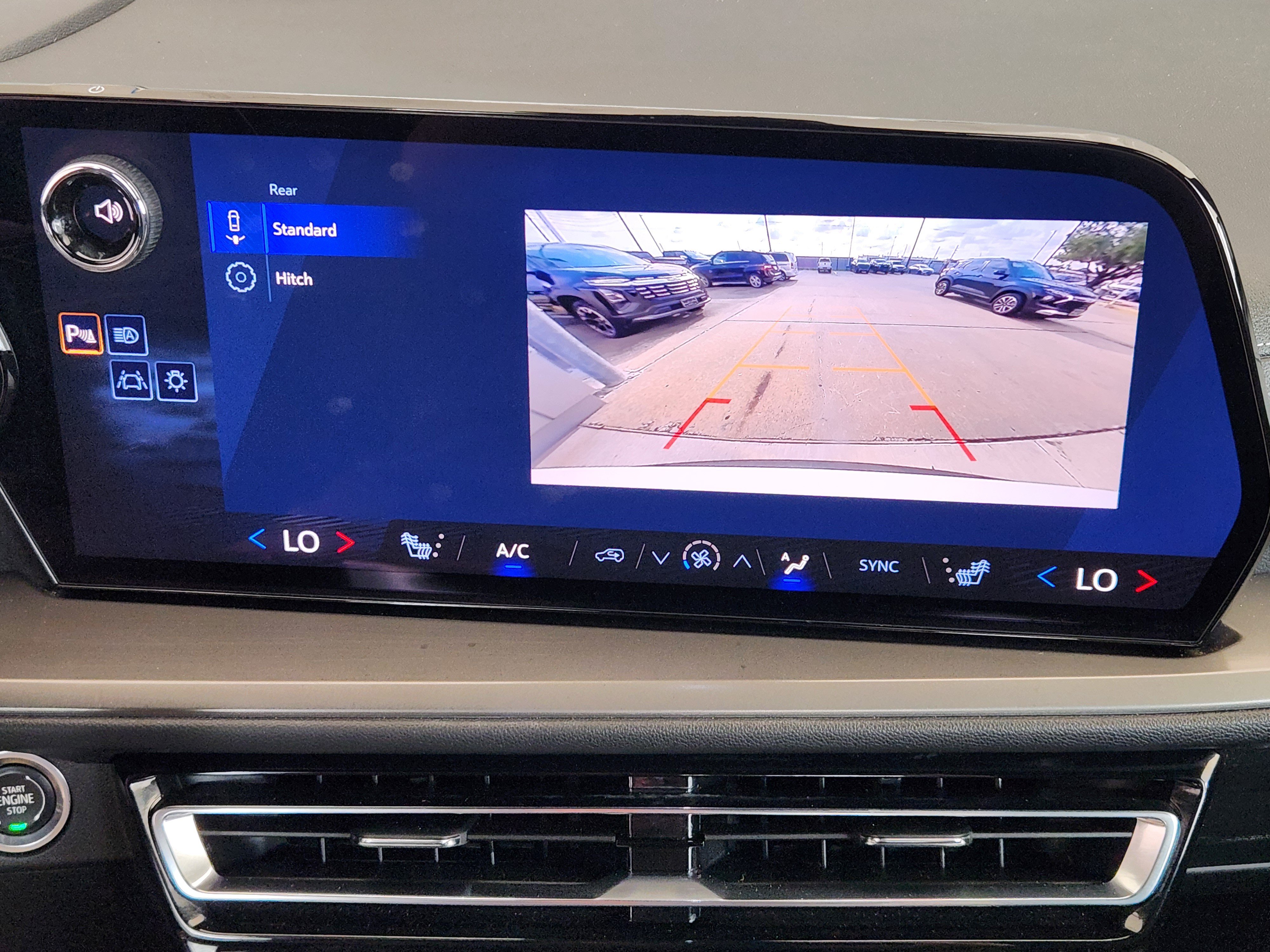 Used 2026 Chevrolet Traverse LT FWD image 17