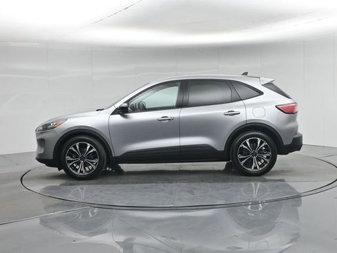 Used 2022 Ford Escape SE w/ SE Sport Appearance Package image 32