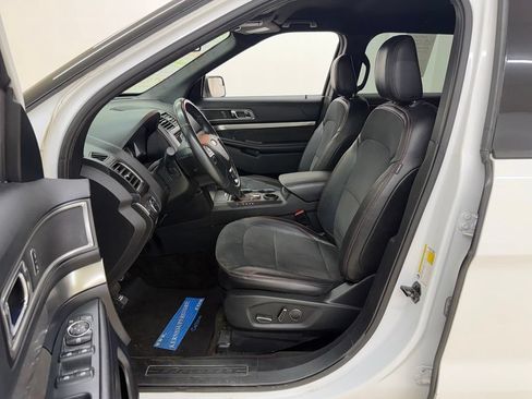 Used 2018 Ford Explorer XLT w/ Equipment Group 202A FWD image 21