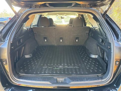 Used 2024 Subaru Outback Premium image 11