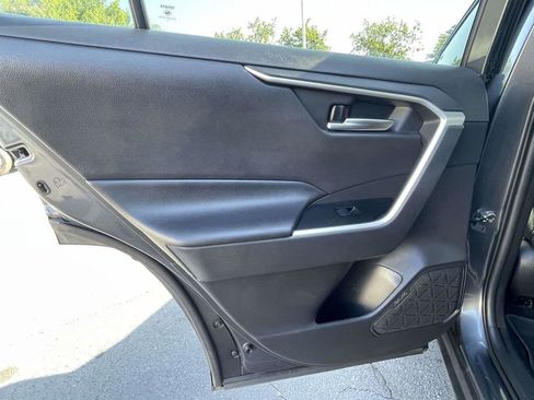 Used 2021 Toyota RAV4 XLE FWD image 16