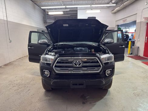 Used 2016 Toyota Tacoma Limited w/ Towing Package image 8