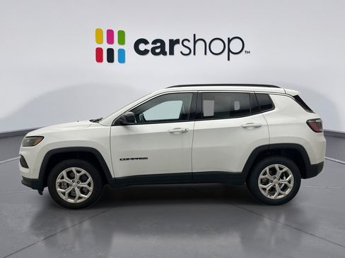 Used 2024 Jeep Compass Latitude AWD/4WD image 2