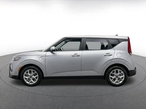 Used 2025 Kia Soul LX w/ LX Technology Package FWD image 9