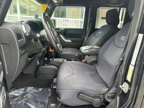 Used 2014 Jeep Wrangler Unlimited Rubicon w/ Connectivity Group AWD/4WD image 13