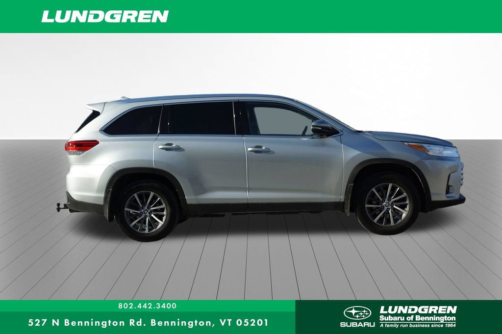 Used 2019 Toyota Highlander XLE AWD/4WD image 3