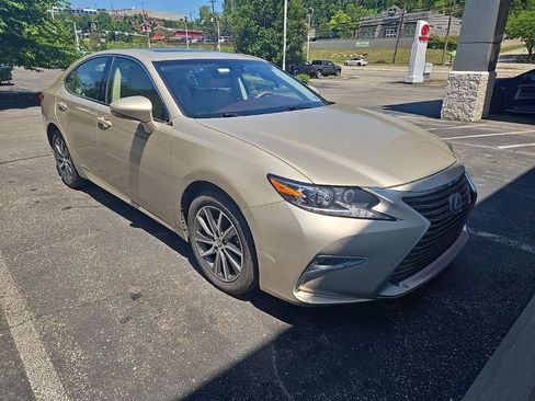 Used 2017 Lexus ES 300h FWD image 3