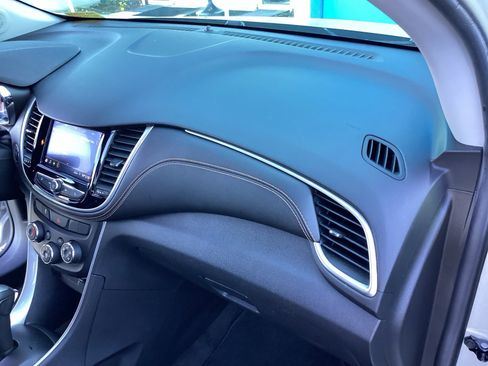 Used 2020 Chevrolet Trax LT w/ LT Convenience Package image 15