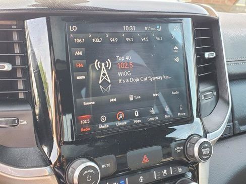 Used 2019 RAM 1500 Laramie AWD/4WD image 16