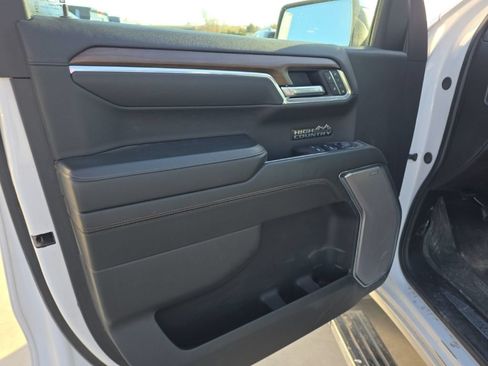 Used 2025 Chevrolet Silverado 1500 High Country AWD/4WD image 42