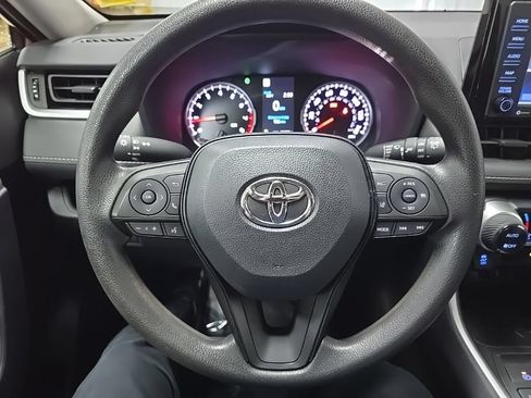 Used 2022 Toyota RAV4 XLE AWD/4WD image 18