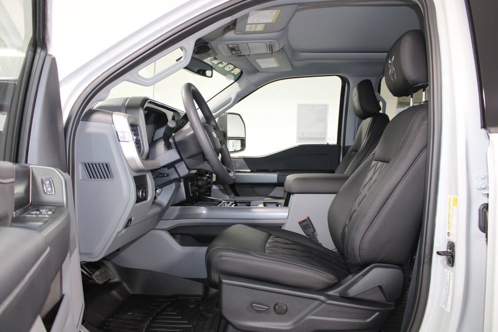 New 2026 Ford F250 XLT w/ XLT Premium Package AWD/4WD image 23