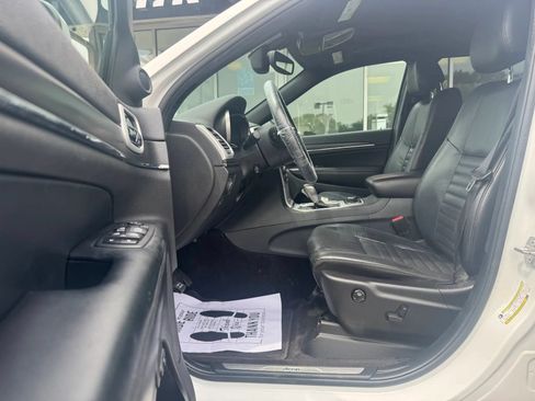 Used 2018 Jeep Grand Cherokee Limited AWD/4WD image 6