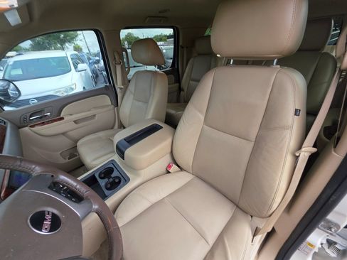 Used 2012 GMC Yukon XL SLT w/ Regional Value Package RWD image 11