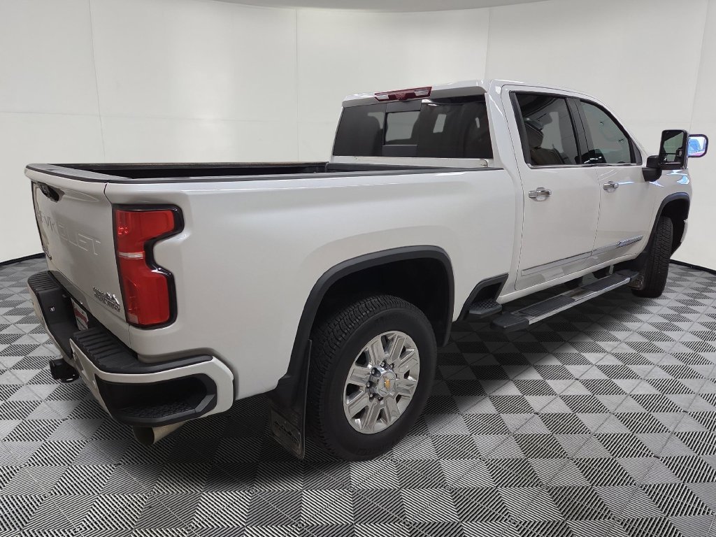Used 2024 Chevrolet Silverado 2500 High Country w/ High Country Premium Package AWD/4WD image 4