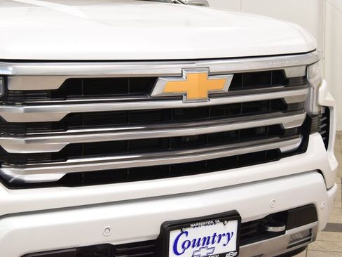 Used 2024 Chevrolet Silverado 1500 High Country w/ High Country Premium Package AWD/4WD image 11