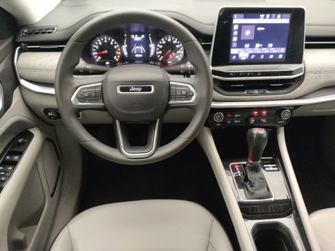 Used 2022 Jeep Compass Latitude FWD image 22
