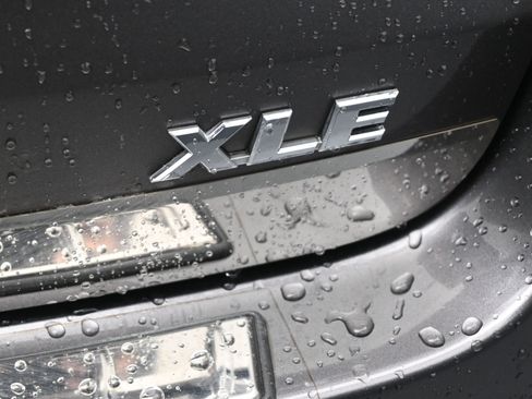 Used 2019 Toyota Highlander XLE image 21