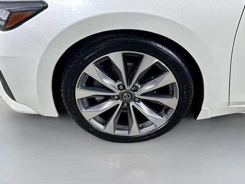 Used 2022 Nissan Maxima Platinum w/ Sport Mat Group FWD image 8