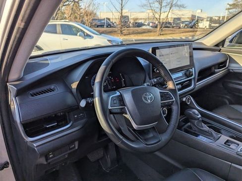 Used 2025 Toyota Grand Highlander XLE image 12