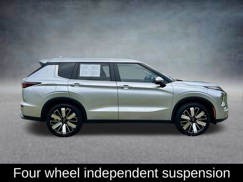 Used 2025 Mitsubishi Outlander SE AWD/4WD image 4