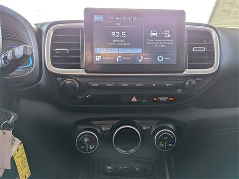 Used 2023 Hyundai Venue SEL image 19