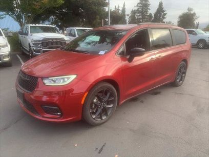 Certified 2025 Chrysler Pacifica Limited