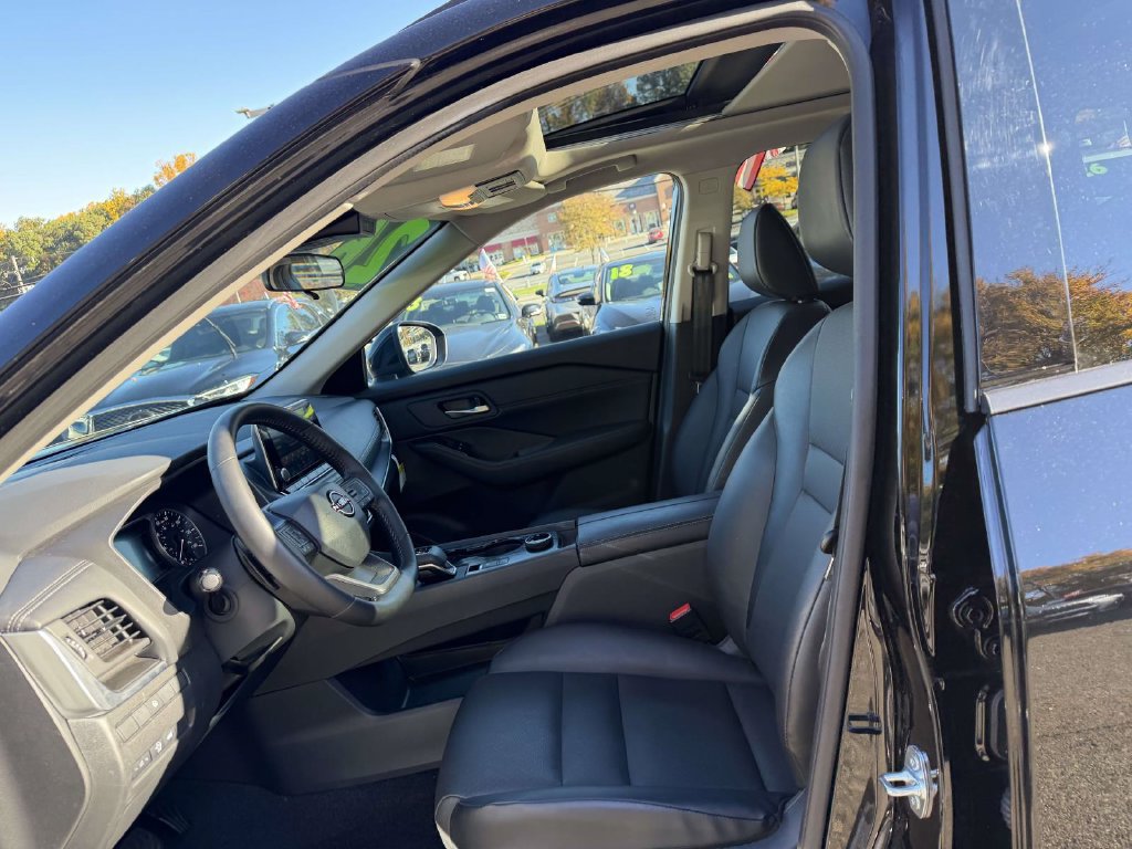 Used 2026 Nissan Rogue Dark Armor AWD/4WD image 16