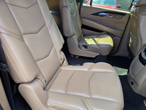 Used 2019 Cadillac Escalade ESV Platinum AWD/4WD image 37