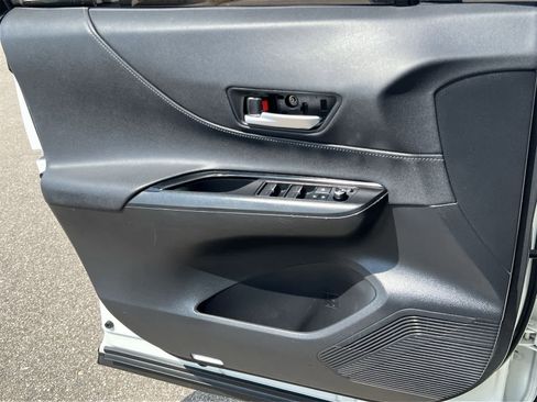 Used 2021 Toyota Venza LE image 30