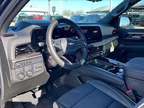 New 2026 Chevrolet Suburban Premier image 8
