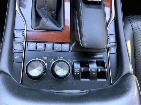 Used 2017 Lexus LX 570 4WD w/ Luxury Package image 35