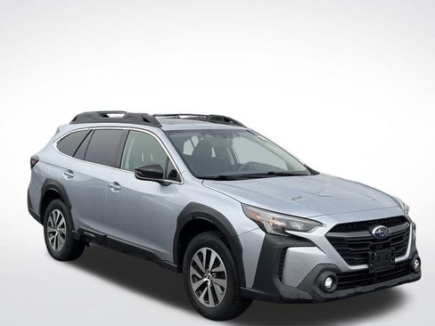 Used 2024 Subaru Outback Premium AWD/4WD image 2