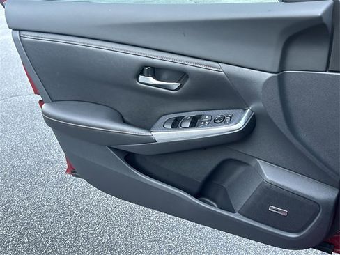 Used 2023 Nissan Sentra SR w/ SR Premium Package image 16