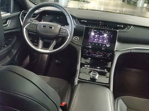 Used 2025 Jeep Grand Cherokee L Altitude image 12