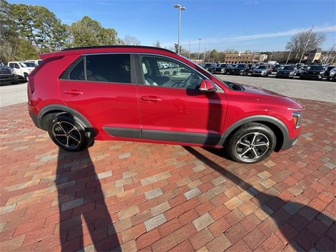 Used 2024 Kia Niro EX image 22