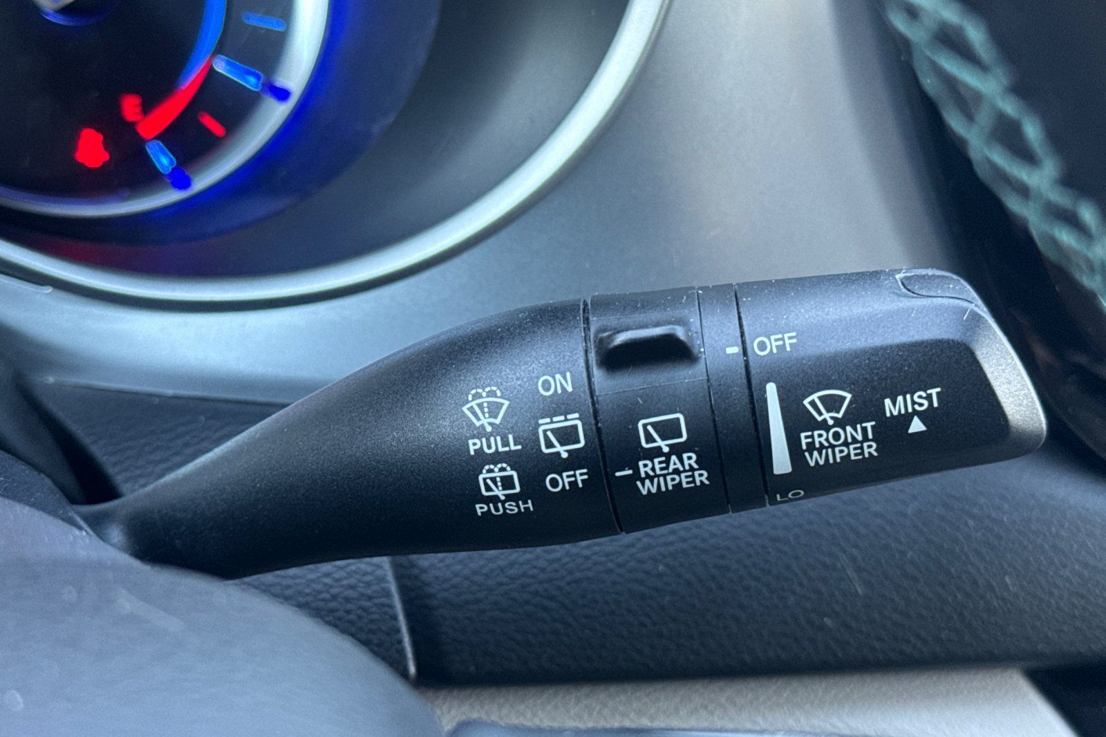 Used 2018 Chrysler Pacifica Touring-L FWD image 39