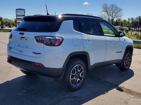 Used 2026 Jeep Compass Trailhawk AWD/4WD image 4