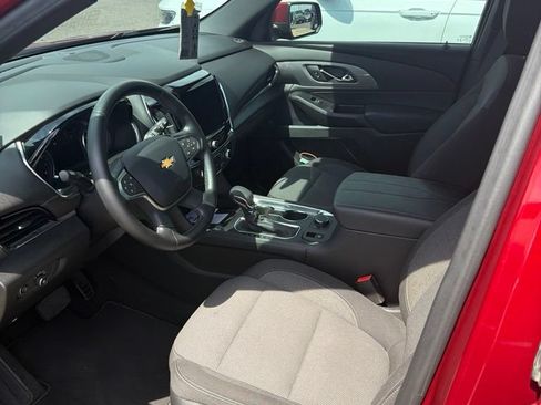 Used 2023 Chevrolet Traverse LT AWD/4WD image 7