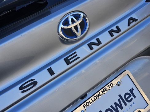 Used 2024 Toyota Sienna LE image 9
