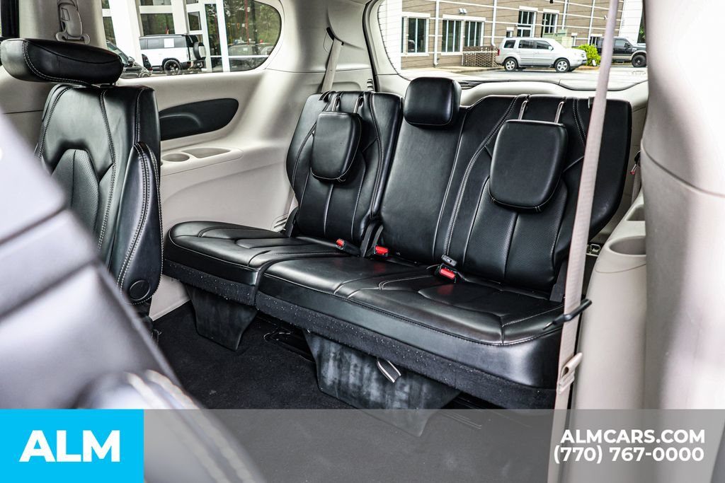 Used 2023 Chrysler Pacifica Touring-L FWD image 20