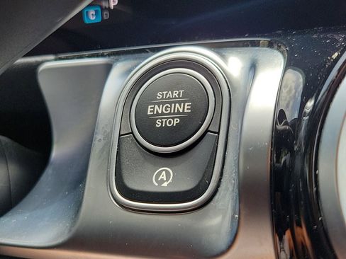 Used 2025 Mercedes-Benz GLB 250 image 28