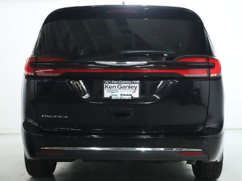 Used 2024 Chrysler Pacifica Touring-L image 42