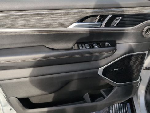 Used 2022 Jeep Wagoneer Series III w/ Premium Group I image 11