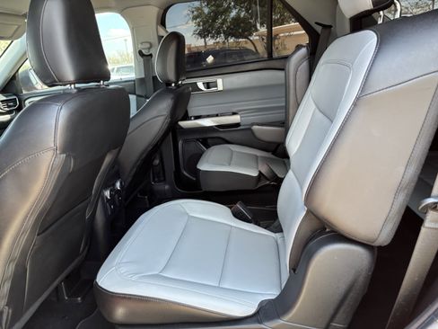 Used 2021 Ford Explorer XLT w/ Equipment Group 202A image 15