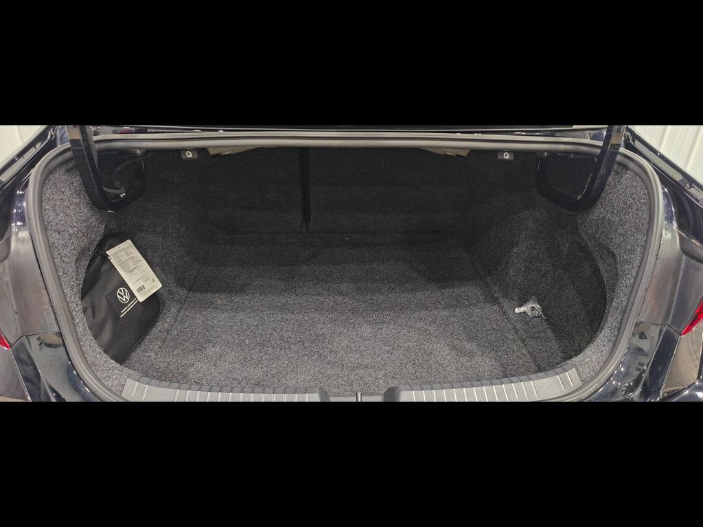 Used 2023 Volkswagen Jetta SE FWD image 24