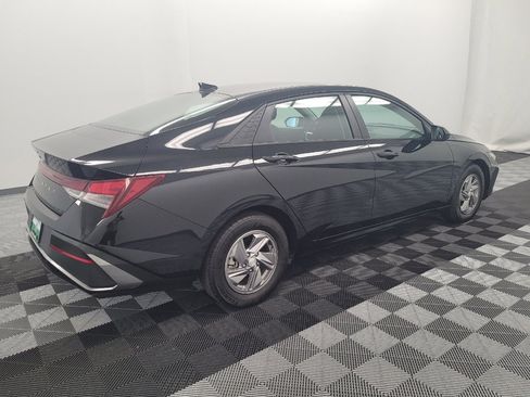 Used 2025 Hyundai Elantra SE FWD image 10